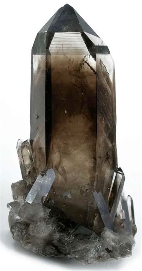 茶晶五行|茶晶/煙晶/煙水晶｜Smoky Quartz【功效/顏色/評級/脈 